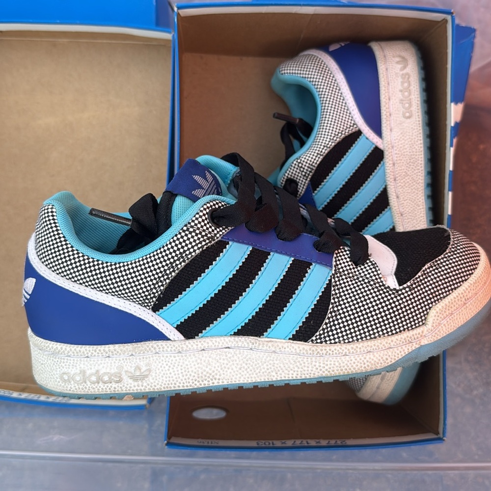 *Almost Like New* Vintage 2000s Adidas Game Lo Sneaker - checker / blue